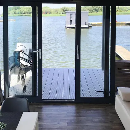 House On Water In Dziwnow Near Clean Beach, Cleaning Included Ботель