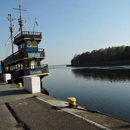 Båthotell House On Water In Dziwnow Near Clean Beach, Cleaning Included Dziwnów